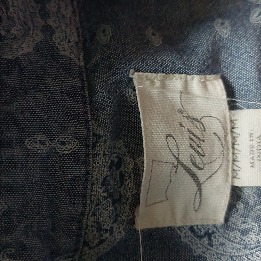 Levi's button down - Picture 3 of 7